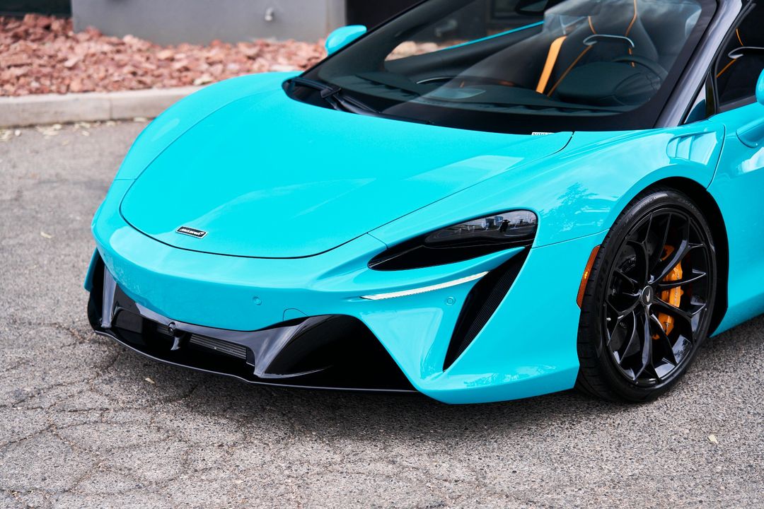 2025 McLaren Artura