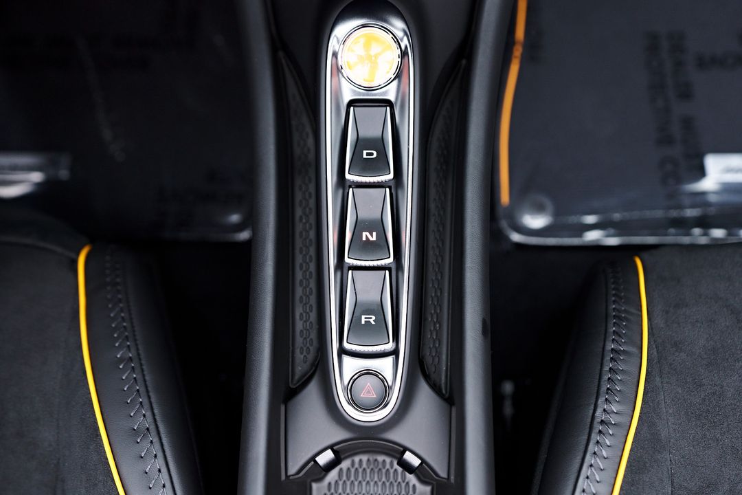2025 McLaren Artura