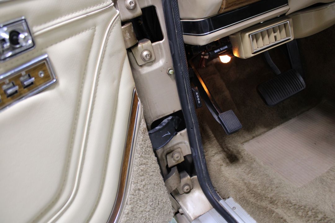 1989 Jeep Grand Wagoneer 4X4