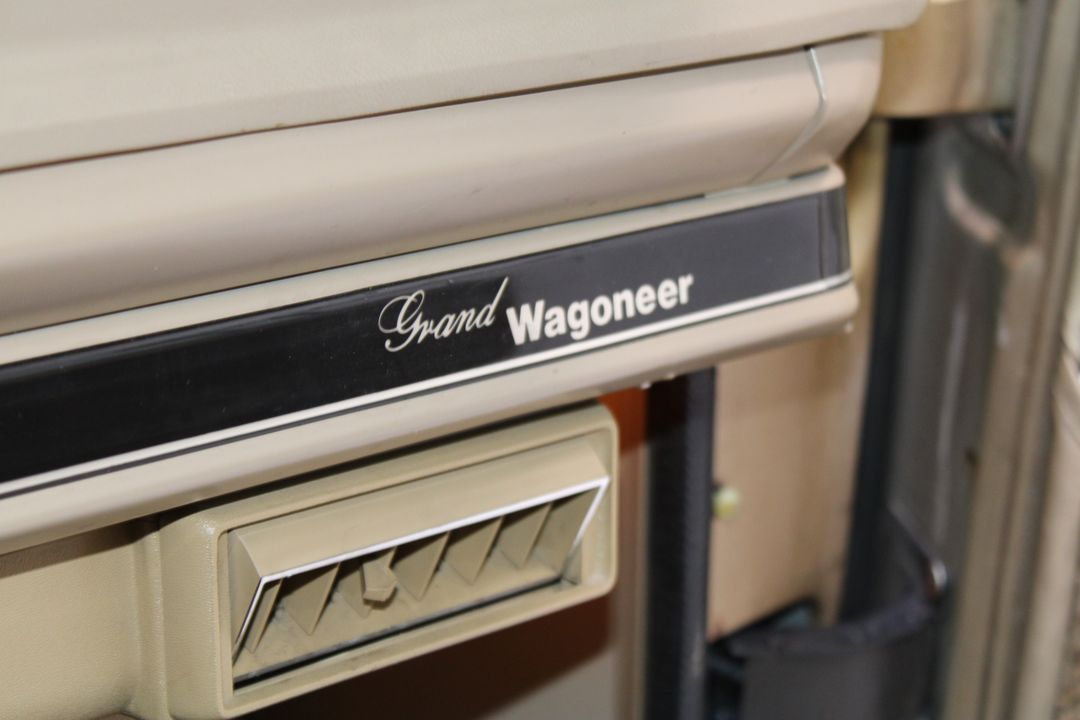 1989 Jeep Grand Wagoneer 4X4