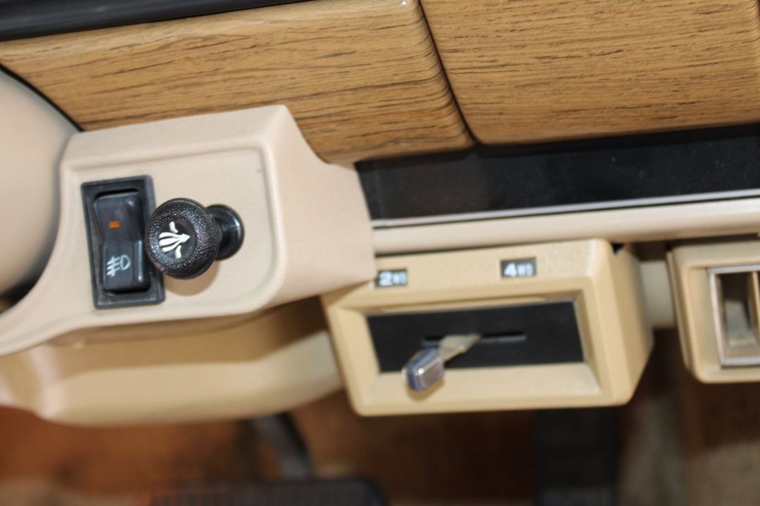 1989 Jeep Grand Wagoneer 4X4