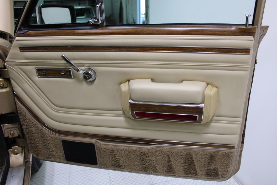 1989 Jeep Grand Wagoneer 4X4