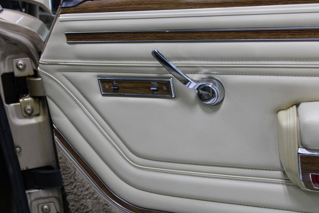 1989 Jeep Grand Wagoneer 4X4