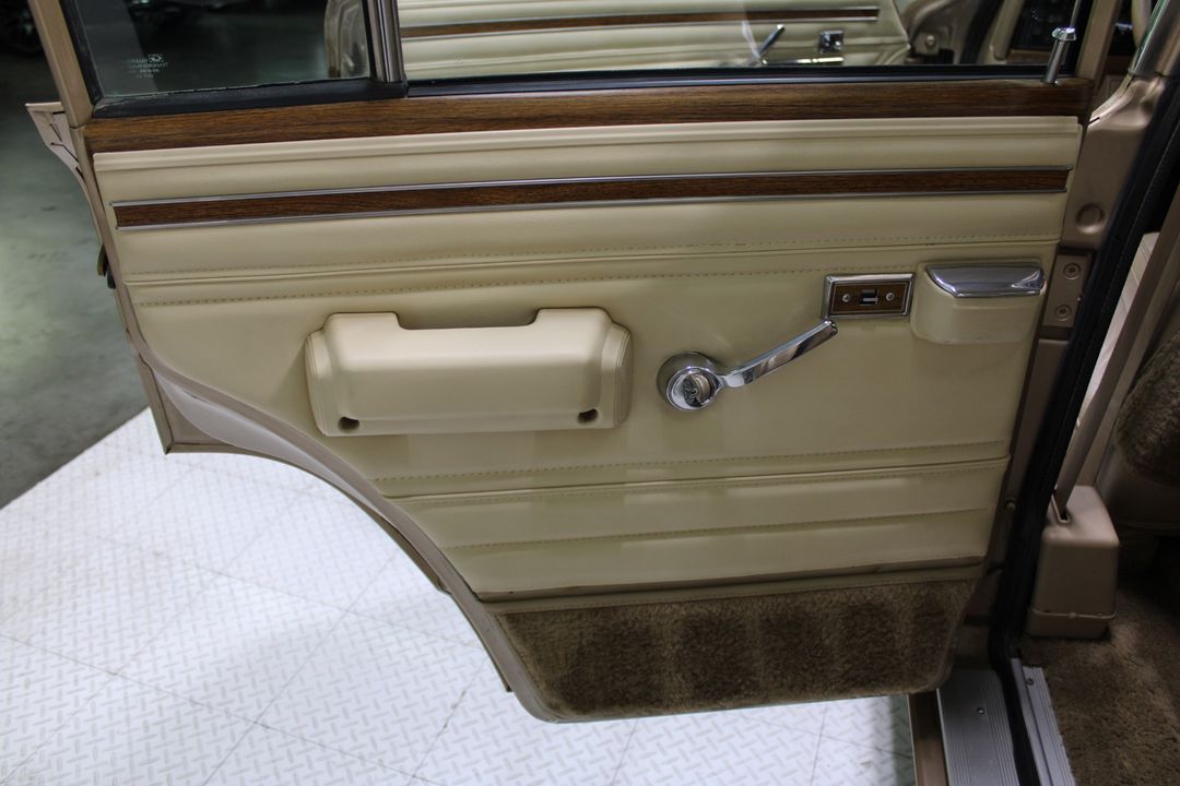 1989 Jeep Grand Wagoneer 4X4