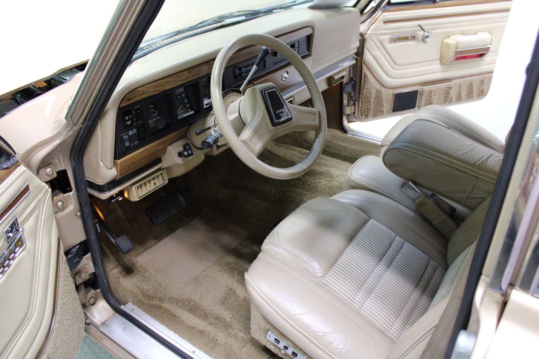 1989 Jeep Grand Wagoneer 4X4