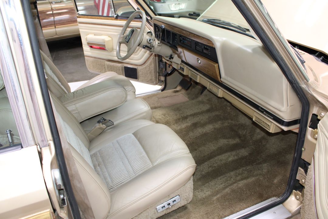 1989 Jeep Grand Wagoneer 4X4