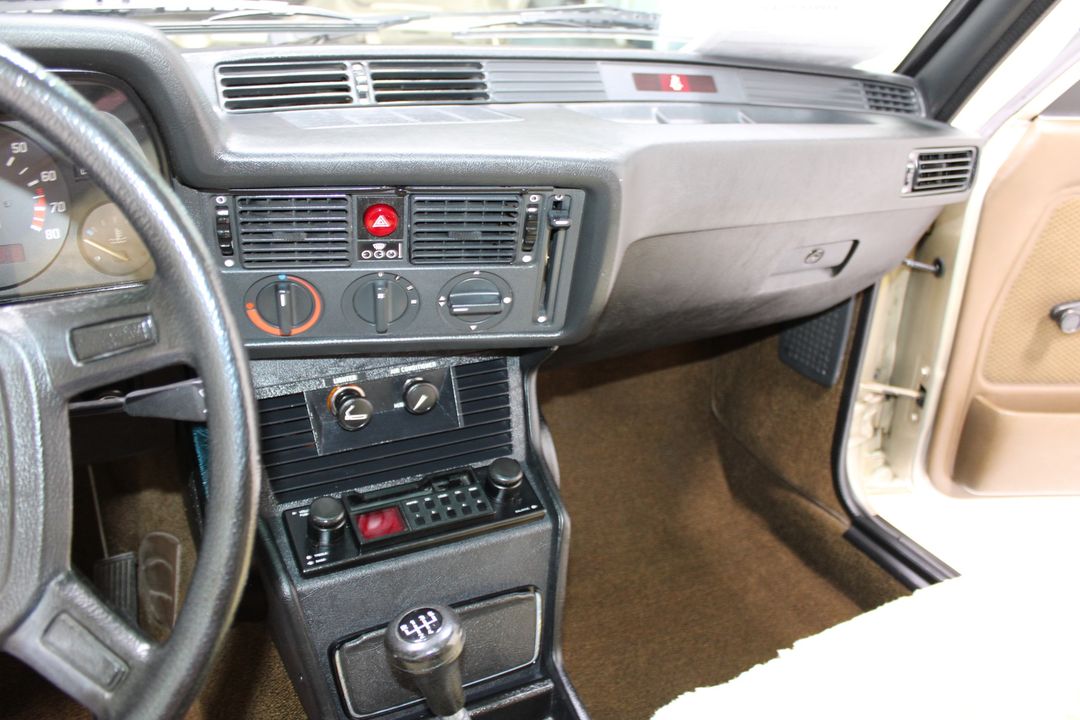1983 BMW 320i