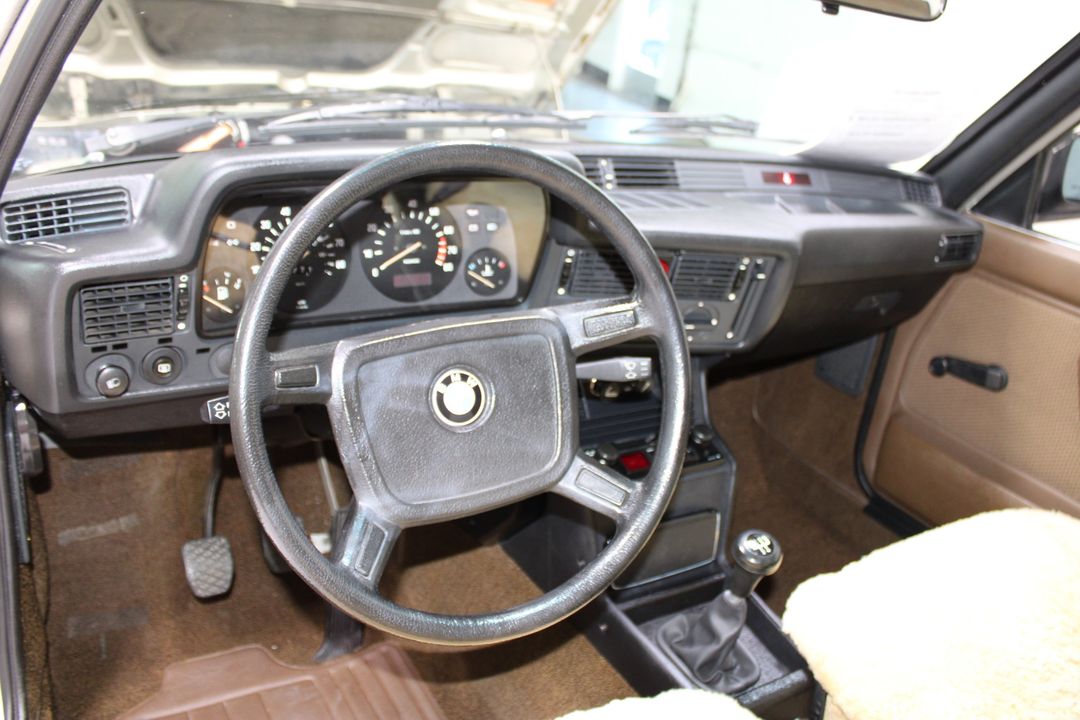 1983 BMW 320i