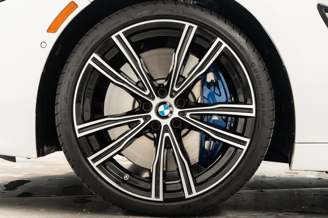 2025 BMW M850i