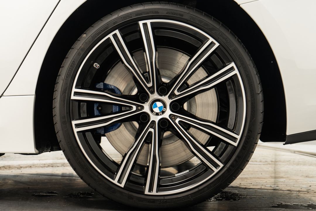 2025 BMW M850i