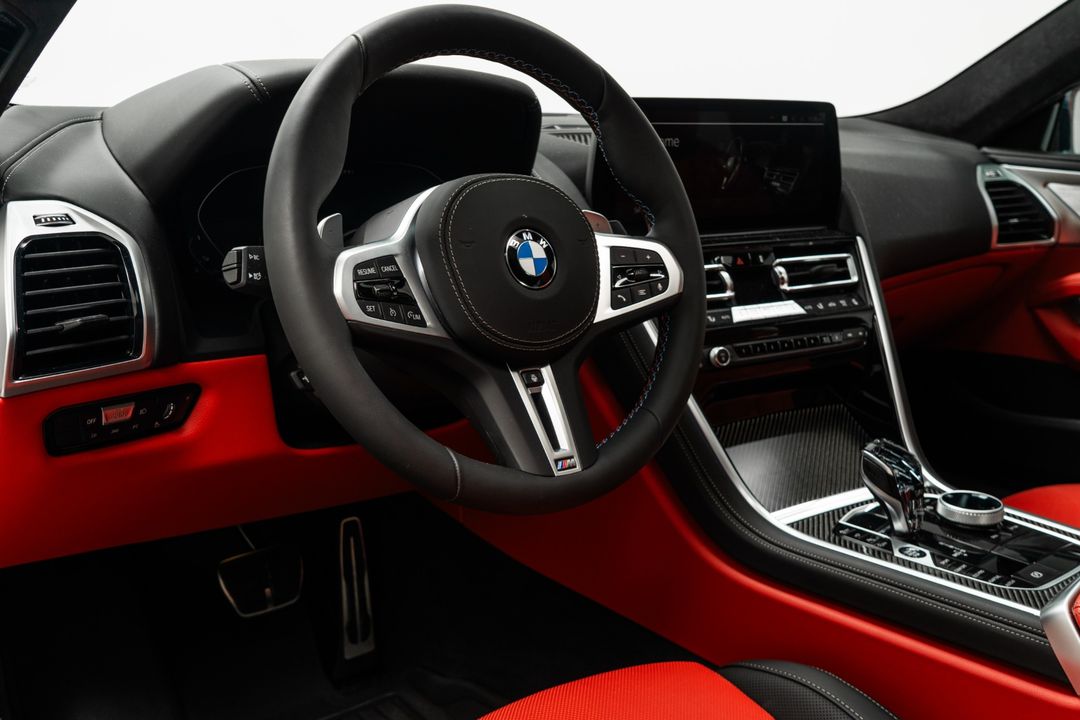 2025 BMW M850i