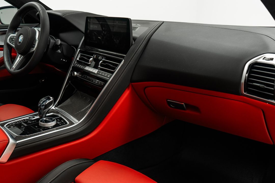 2025 BMW M850i