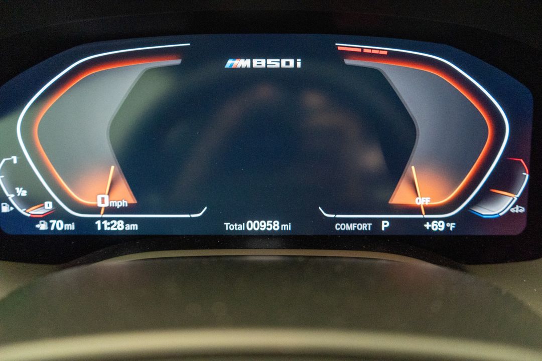 2025 BMW M850i