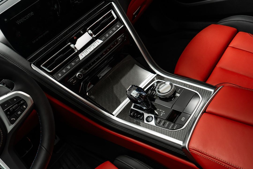 2025 BMW M850i