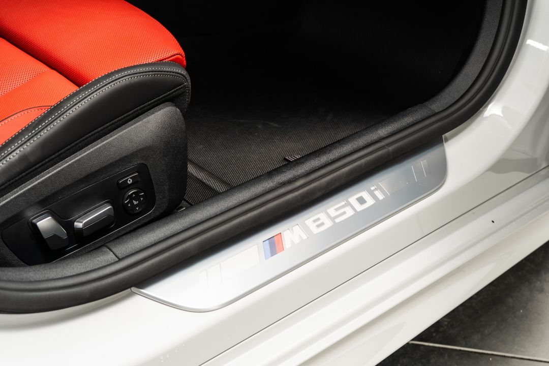 2025 BMW M850i