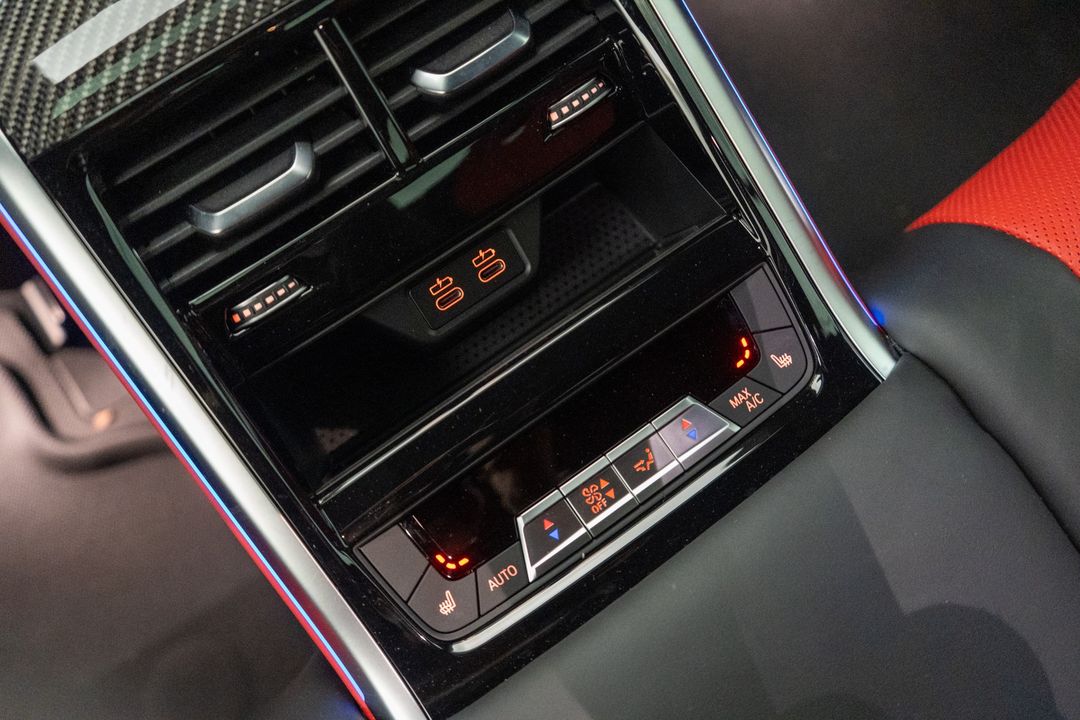 2025 BMW M850i