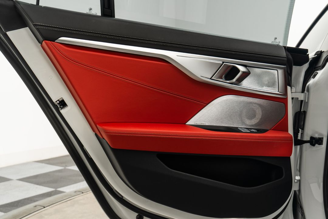 2025 BMW M850i