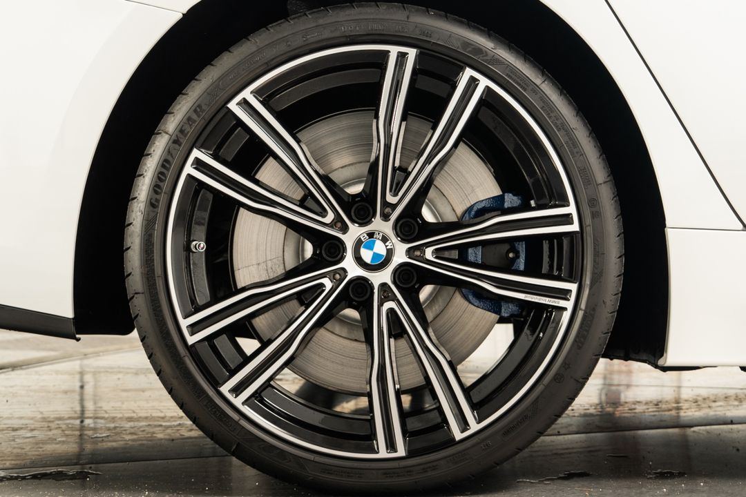 2025 BMW M850i