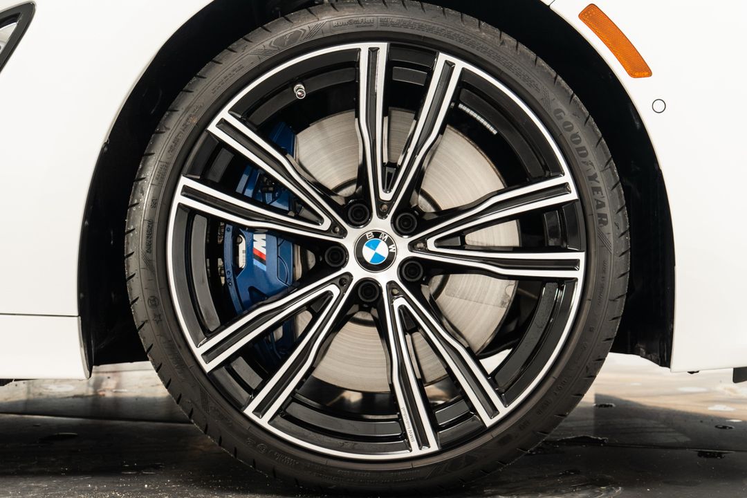 2025 BMW M850i