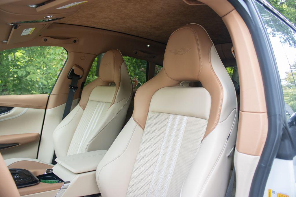 2025 Aston Martin DBX