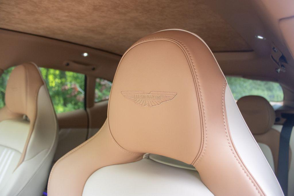 2025 Aston Martin DBX