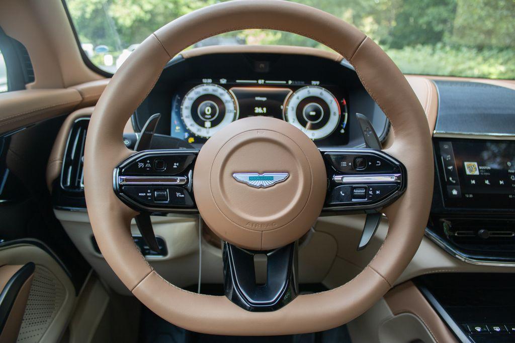 2025 Aston Martin DBX