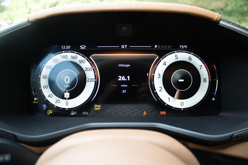 2025 Aston Martin DBX