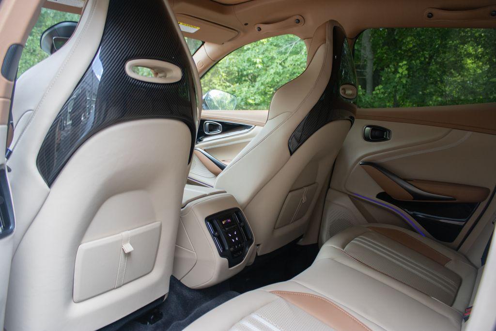 2025 Aston Martin DBX