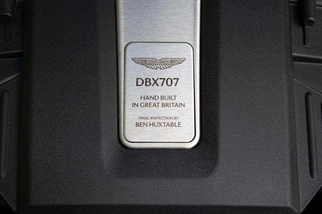 2025 Aston Martin DBX