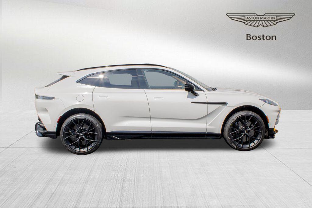 2025 Aston Martin DBX