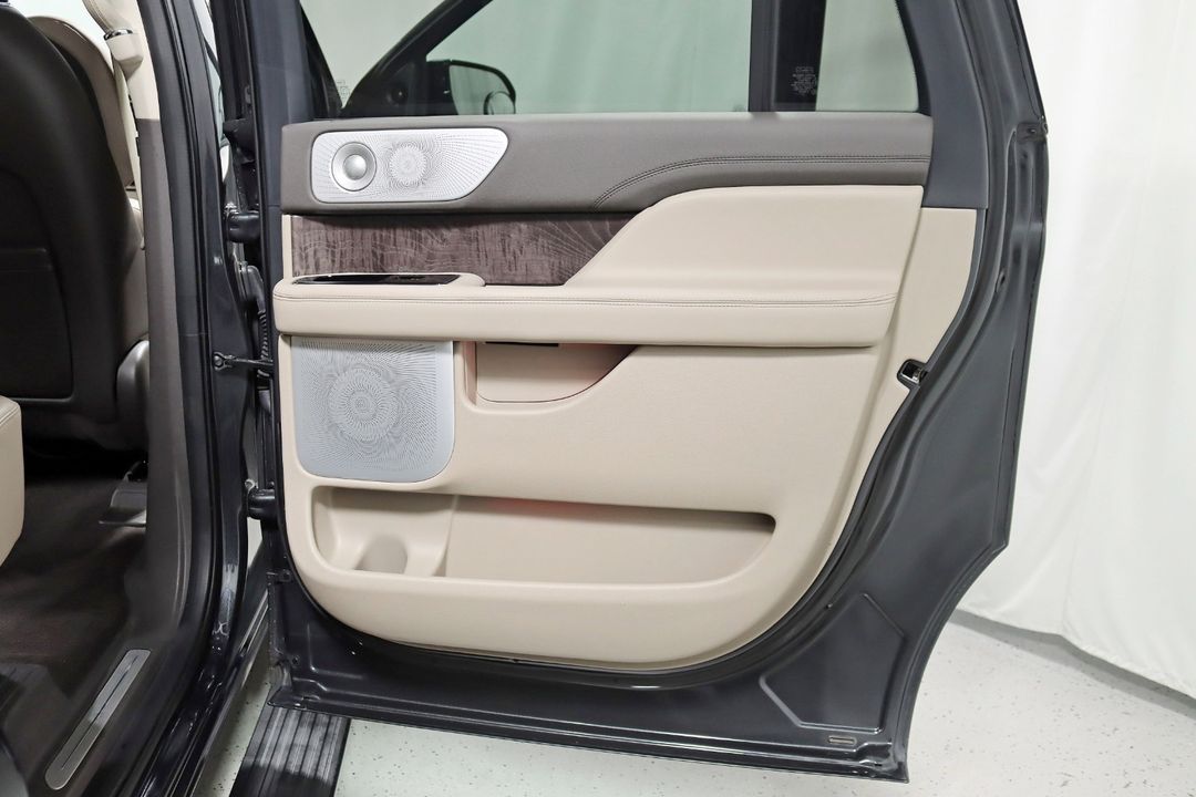 2022 Lincoln Navigator L