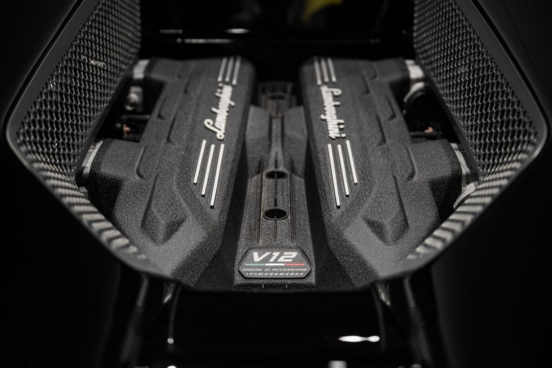 2024 Lamborghini Revuelto