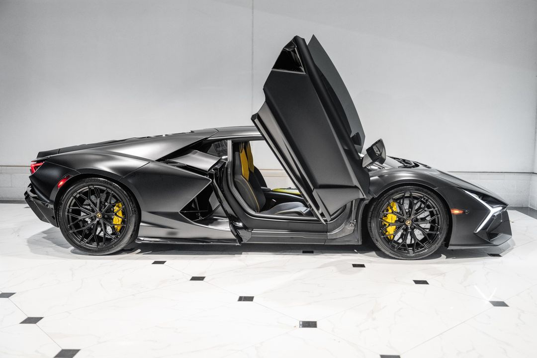 2024 Lamborghini Revuelto