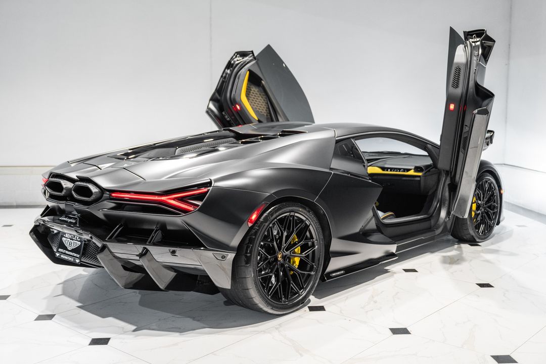 2024 Lamborghini Revuelto