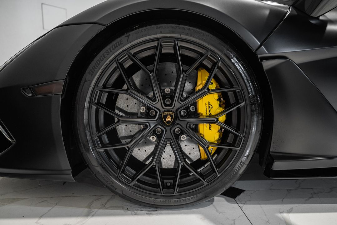 2024 Lamborghini Revuelto