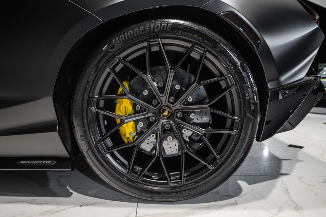 2024 Lamborghini Revuelto