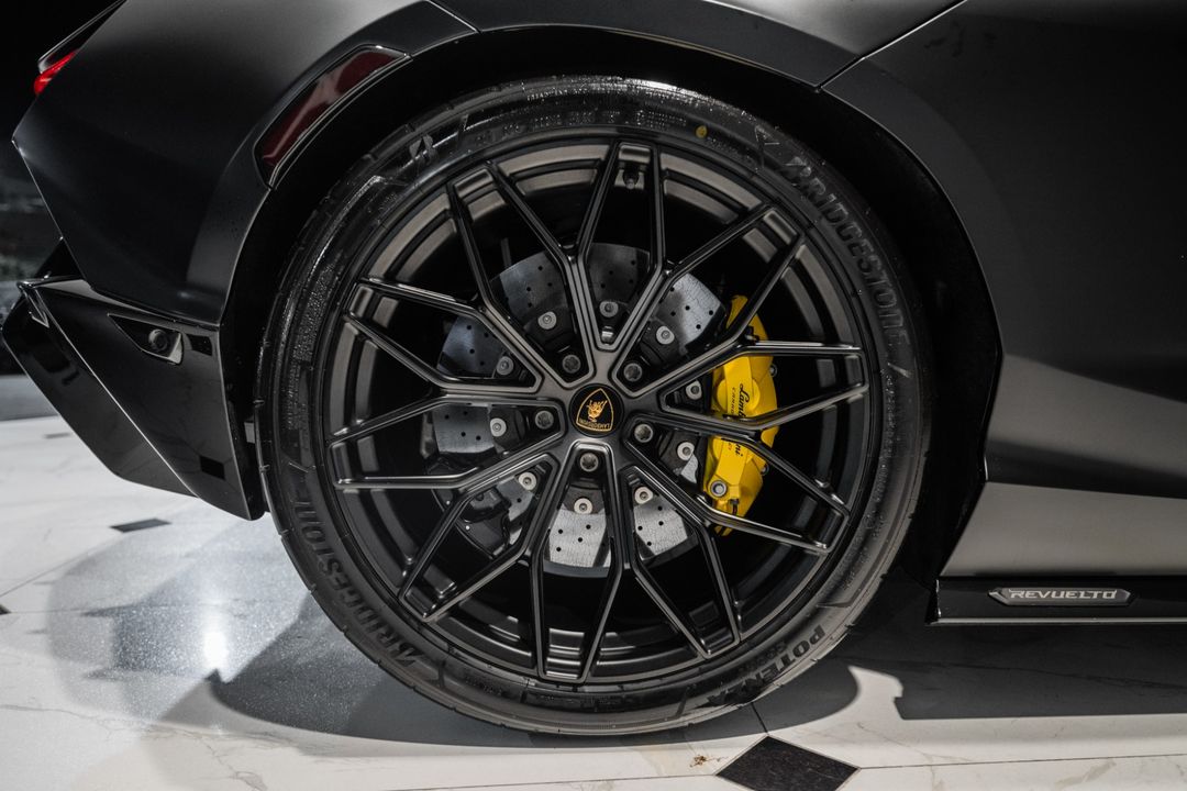 2024 Lamborghini Revuelto