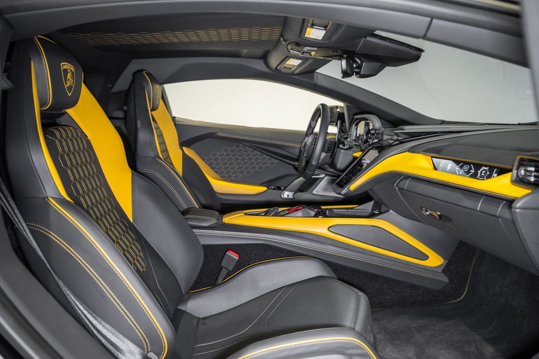 2024 Lamborghini Revuelto