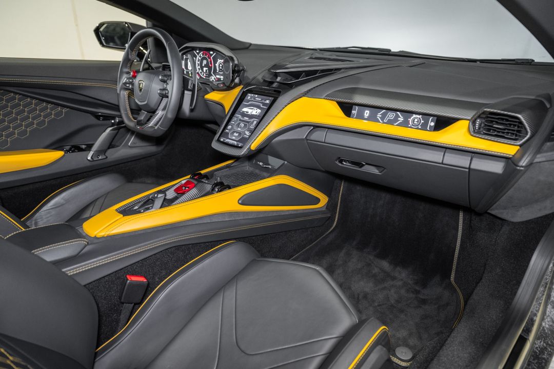 2024 Lamborghini Revuelto