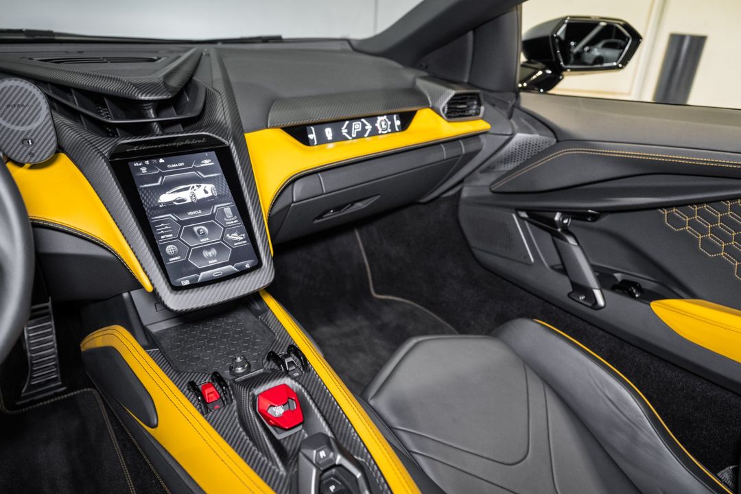 2024 Lamborghini Revuelto