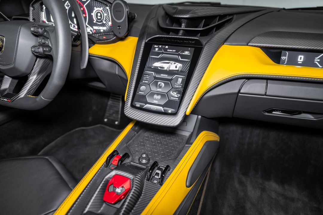 2024 Lamborghini Revuelto