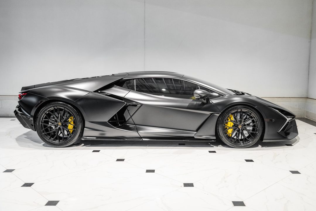 2024 Lamborghini Revuelto