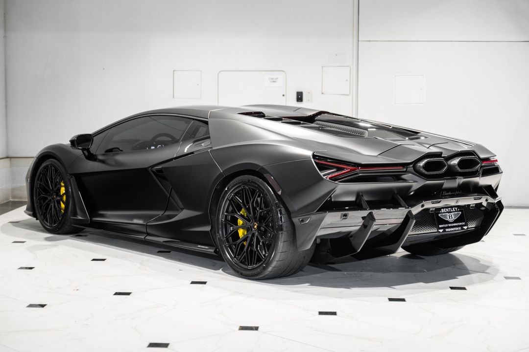 2024 Lamborghini Revuelto