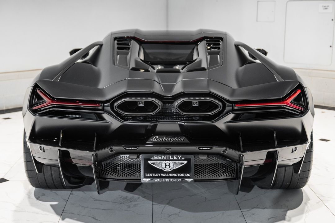 2024 Lamborghini Revuelto