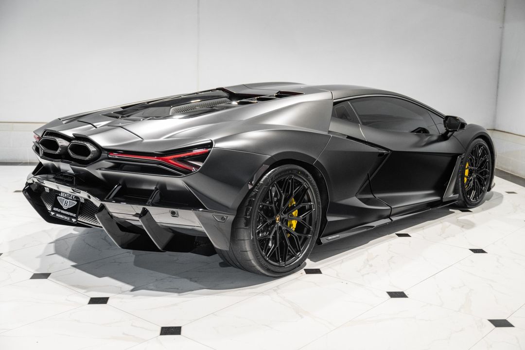 2024 Lamborghini Revuelto