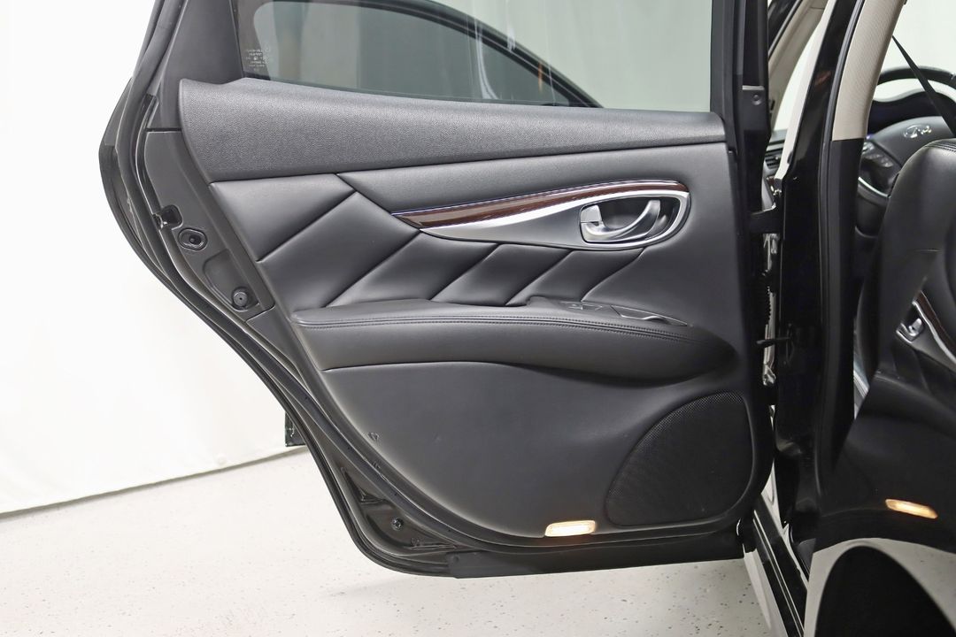 2016 INFINITI Q70