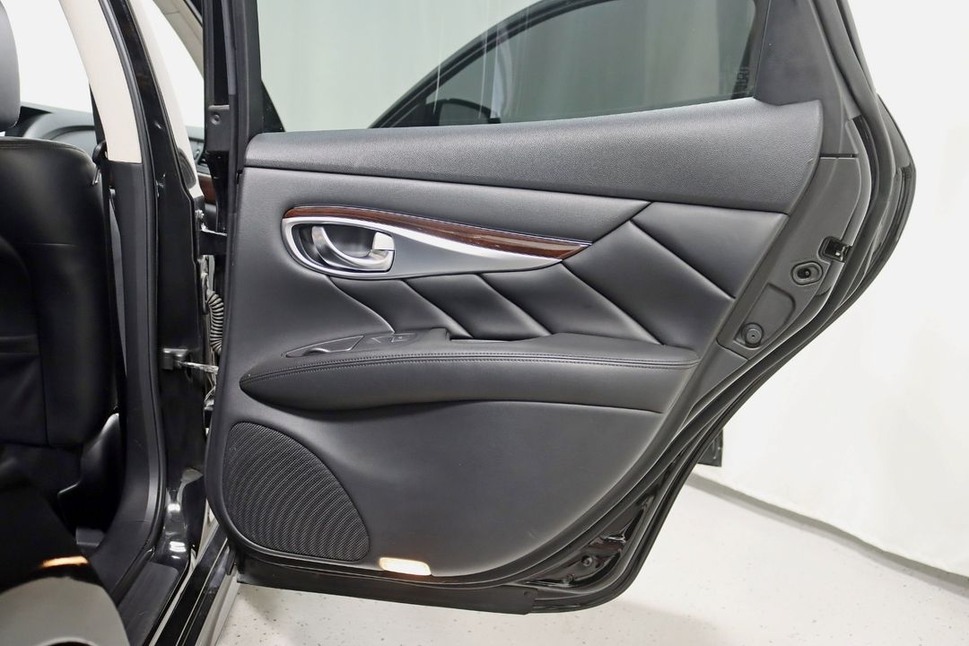 2016 INFINITI Q70