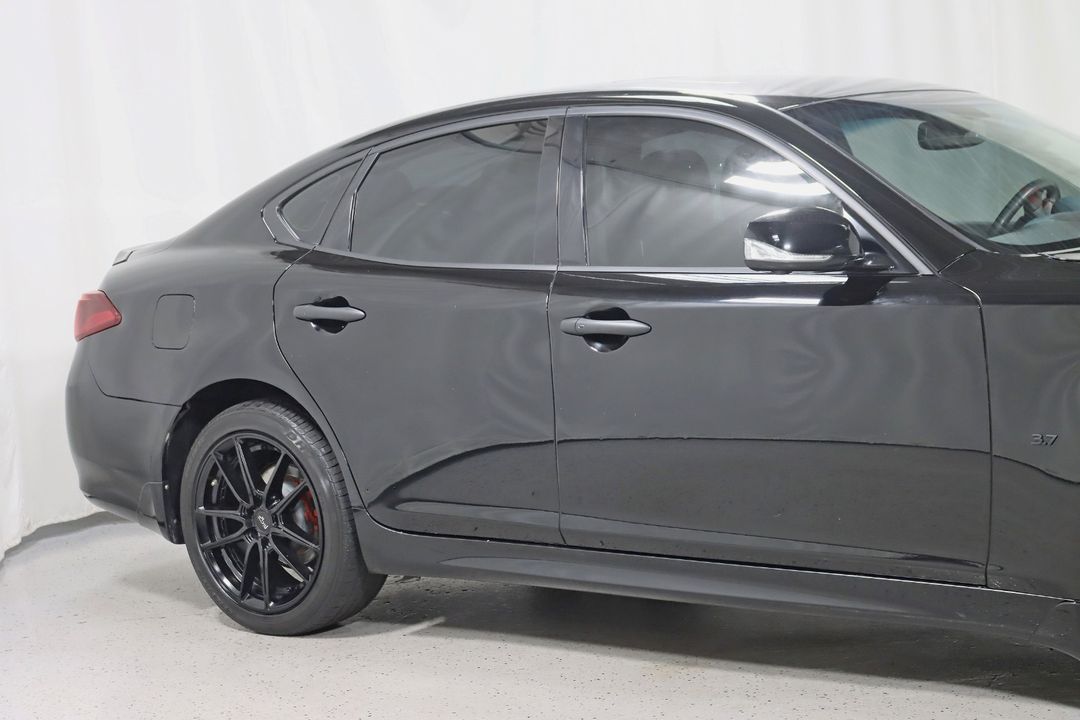 2016 INFINITI Q70