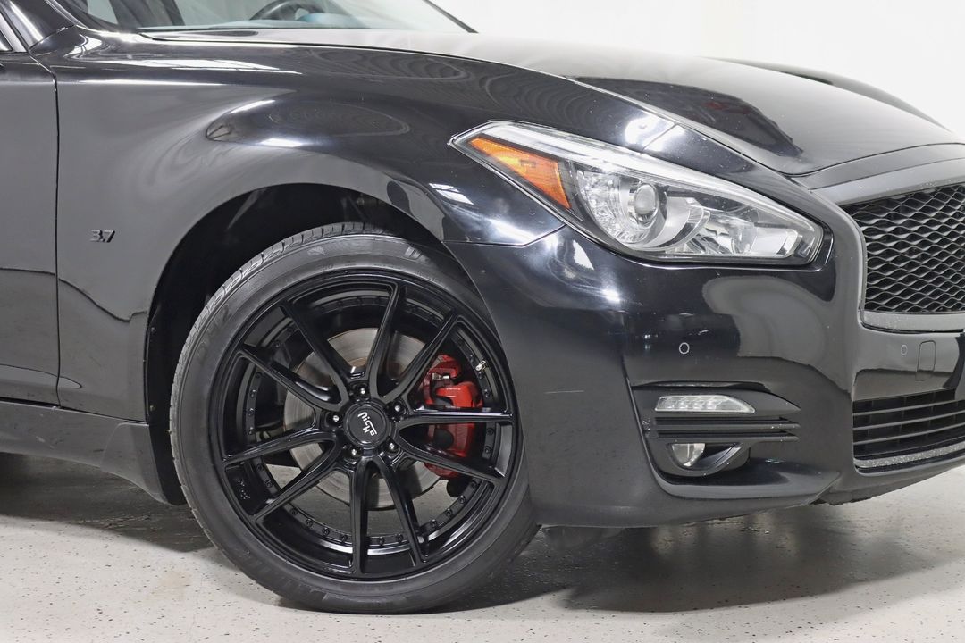 2016 INFINITI Q70