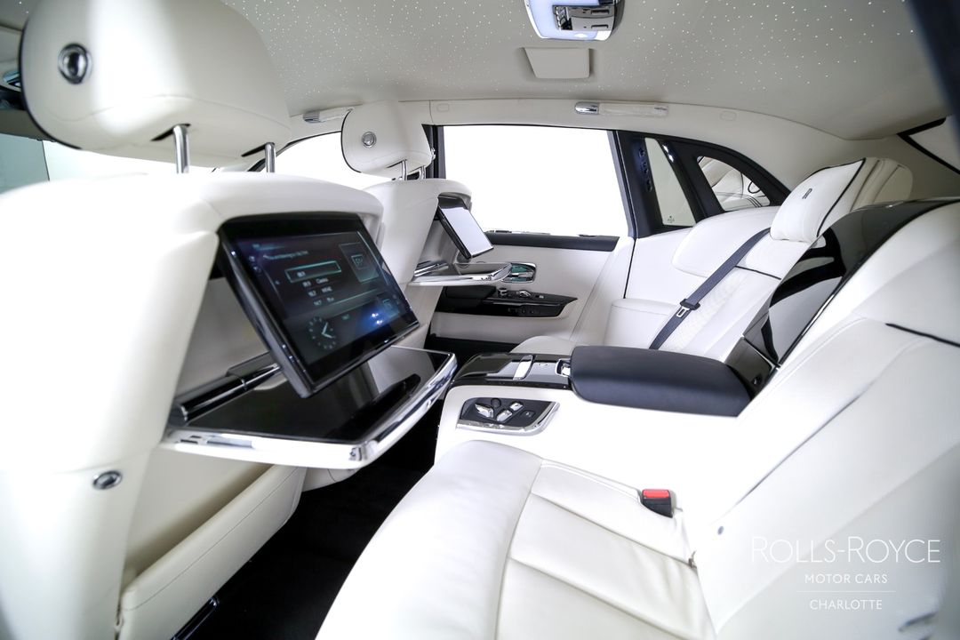 2024 Rolls-Royce Phantom